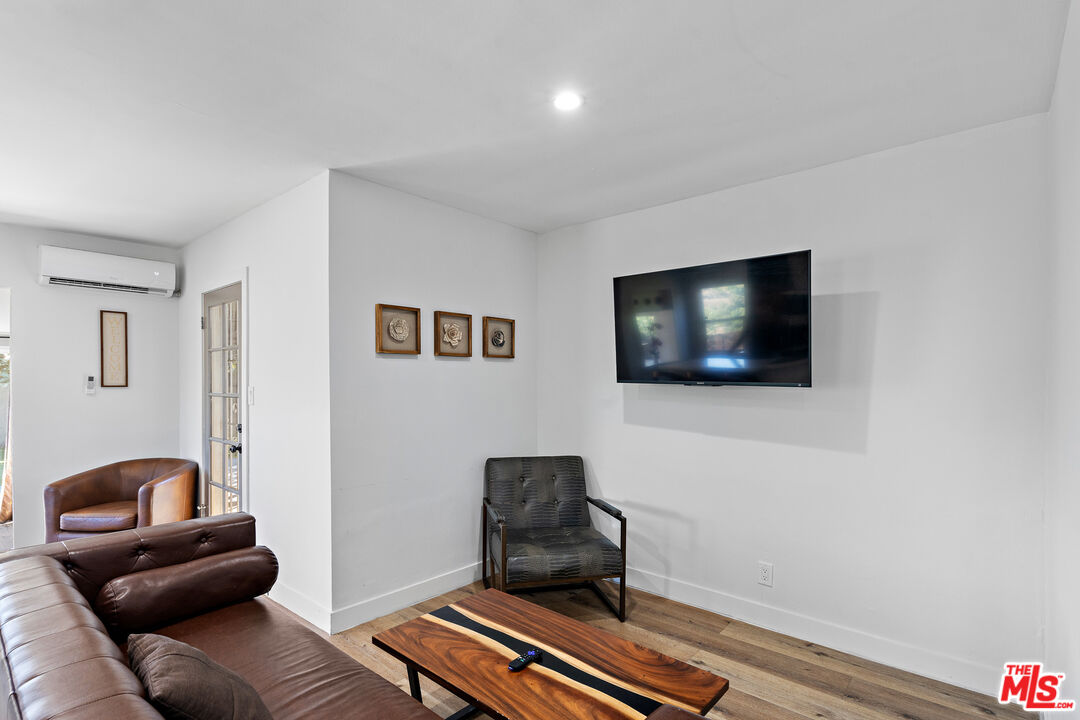 6744 Mulholland Dr