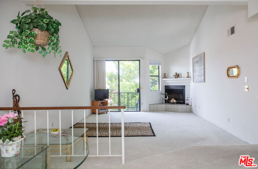 6323 Reseda Blvd Unit: 44