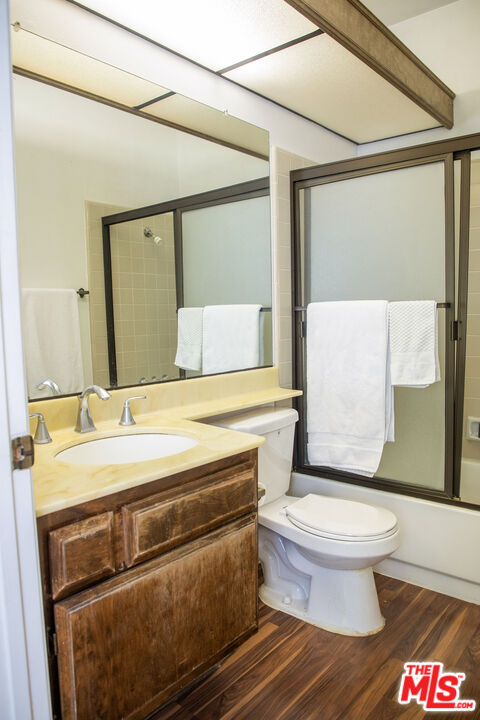 6323 Reseda Blvd Unit: 44