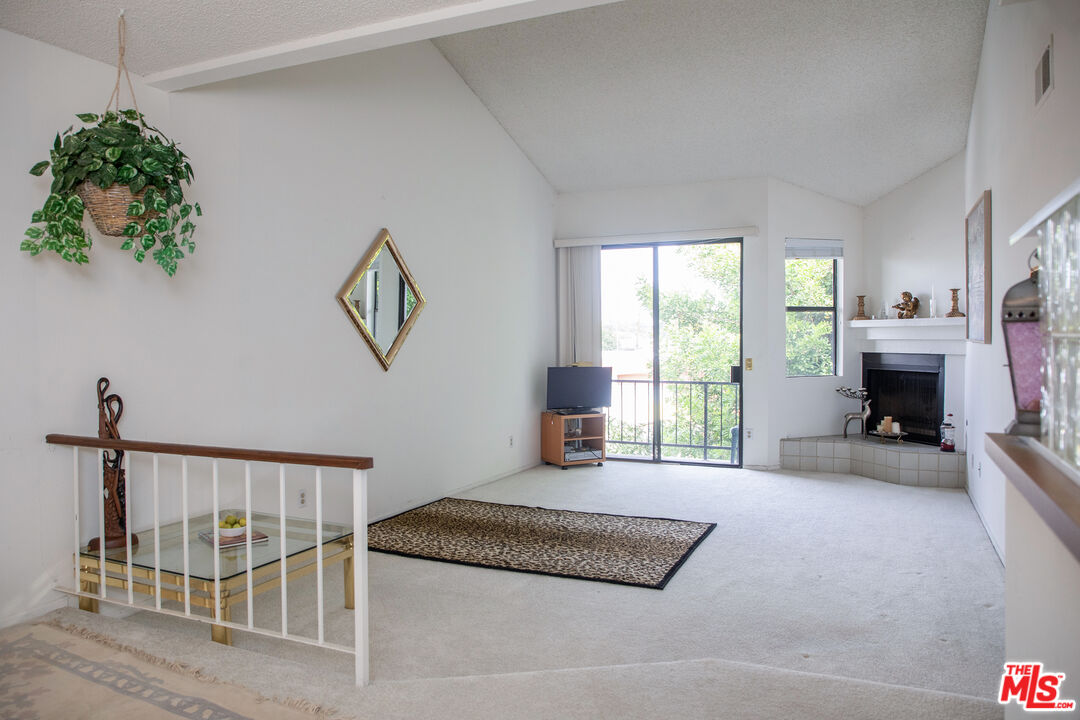 6323 Reseda Blvd Unit: 44