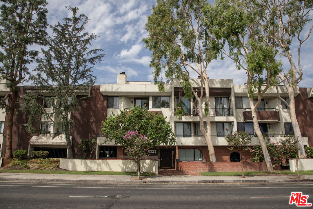 6323 Reseda Blvd Unit: 44