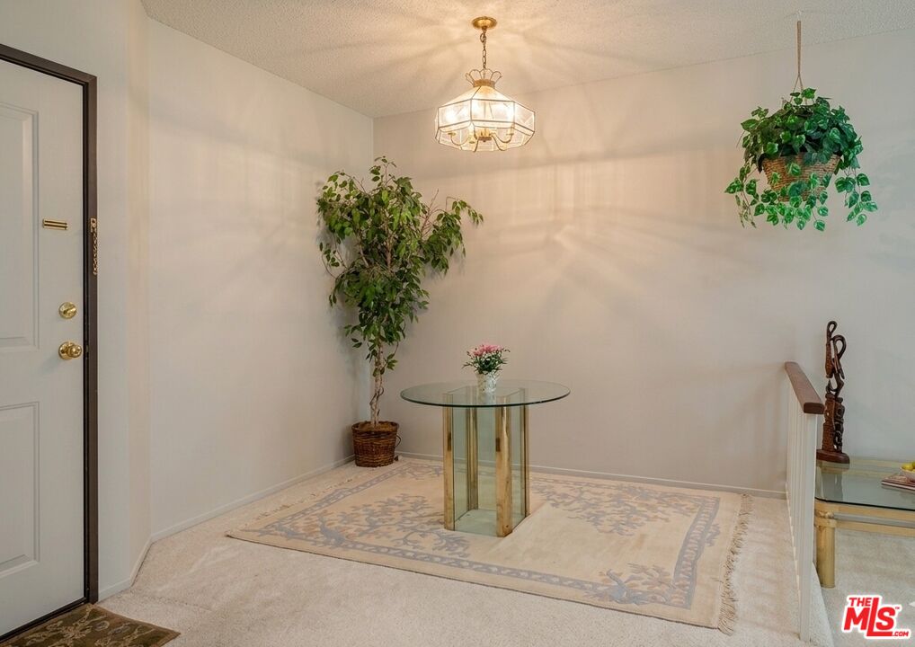6323 Reseda Blvd Unit: 44