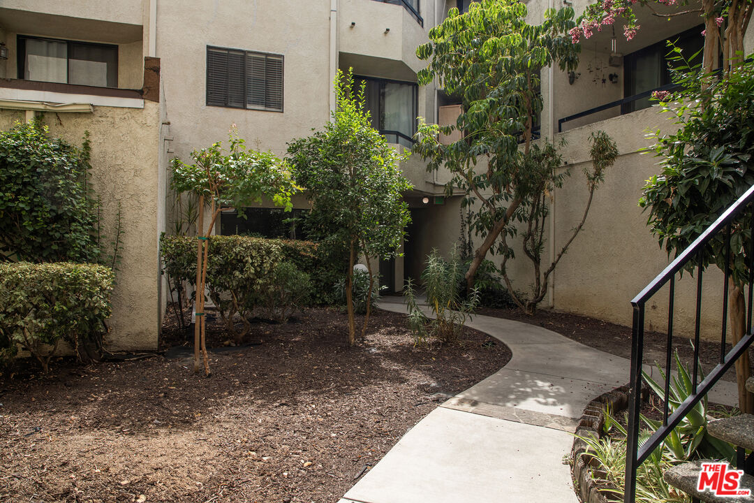 6323 Reseda Blvd Unit: 44