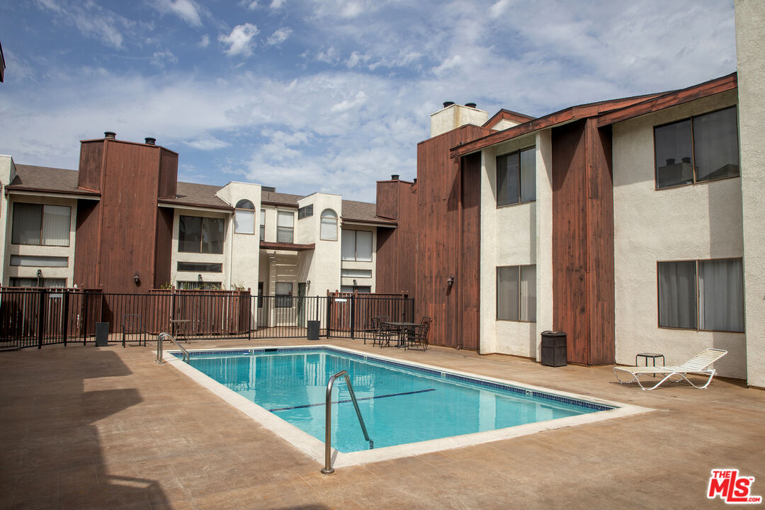 6323 Reseda Blvd Unit: 44