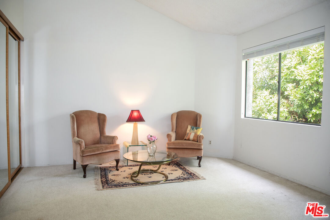 6323 Reseda Blvd Unit: 44