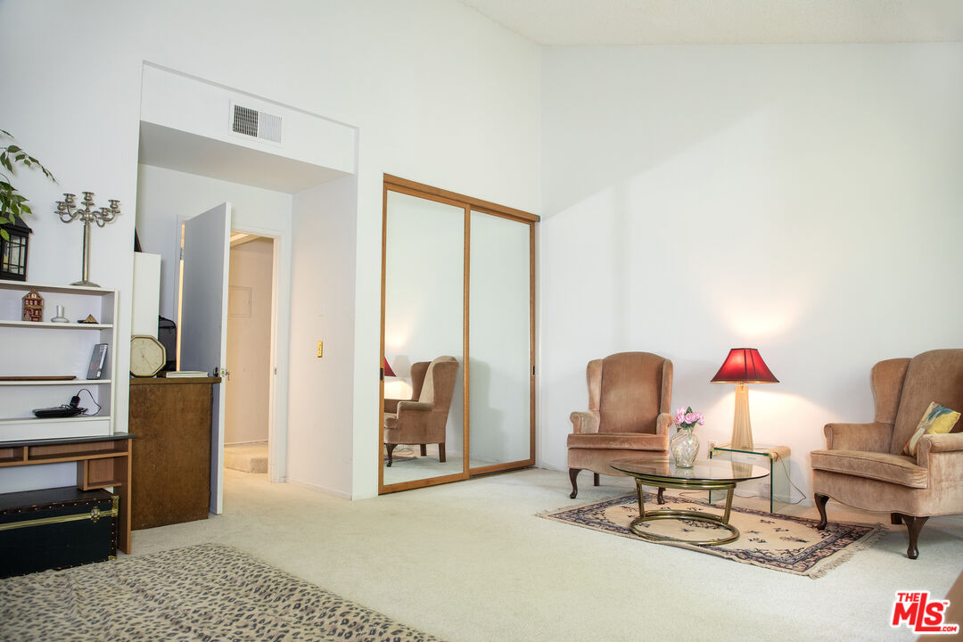 6323 Reseda Blvd Unit: 44