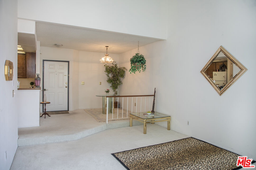 6323 Reseda Blvd Unit: 44