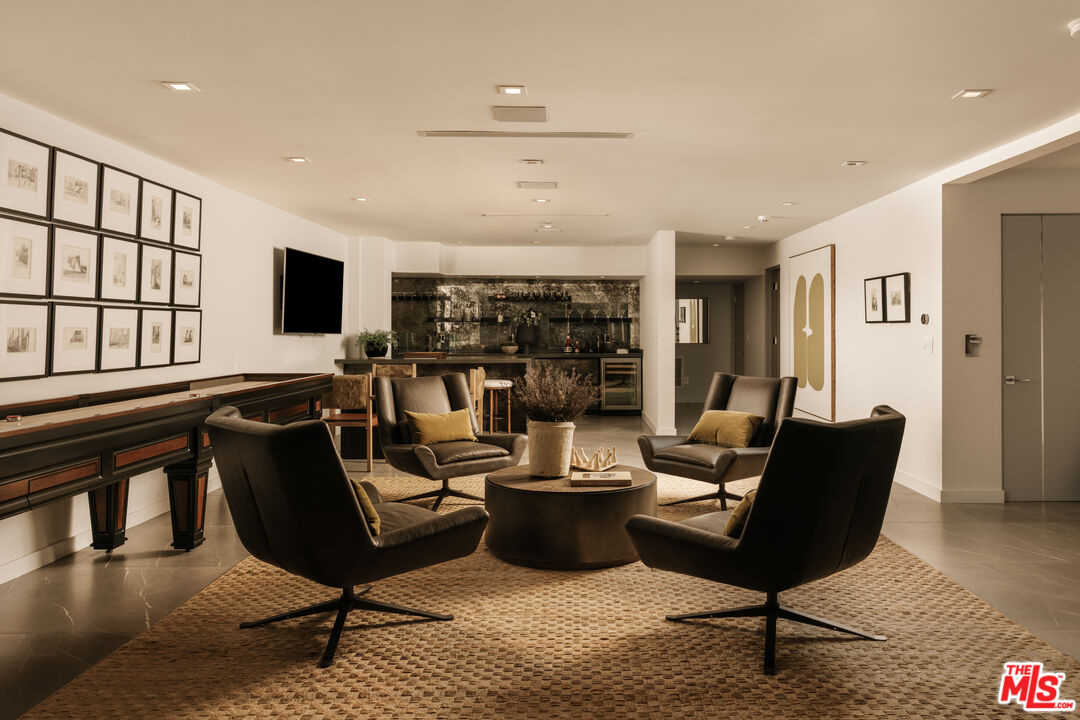 144 N Bowling Green Way