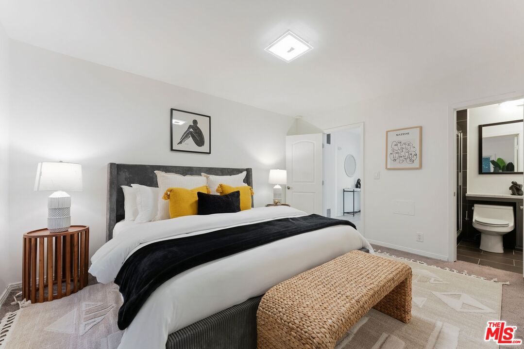 1233 N Laurel Ave Unit: 109