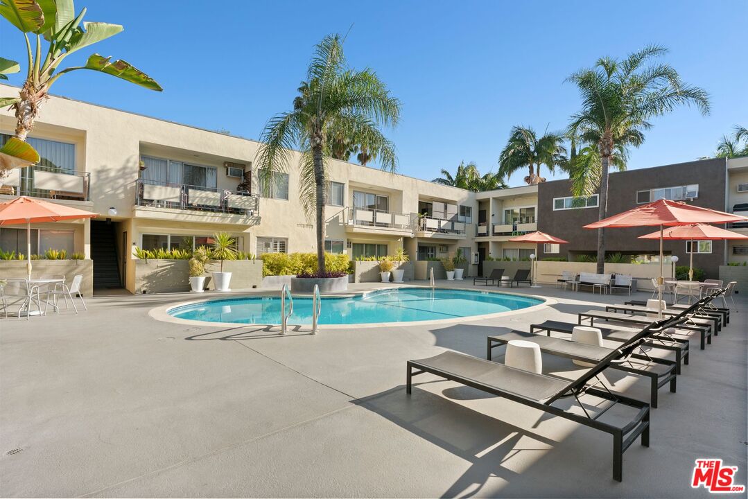 1233 N Laurel Ave Unit: 109
