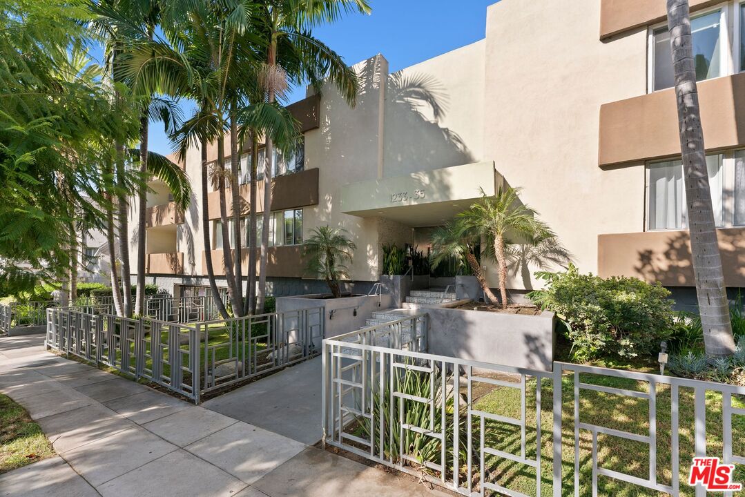 1233 N Laurel Ave Unit: 109