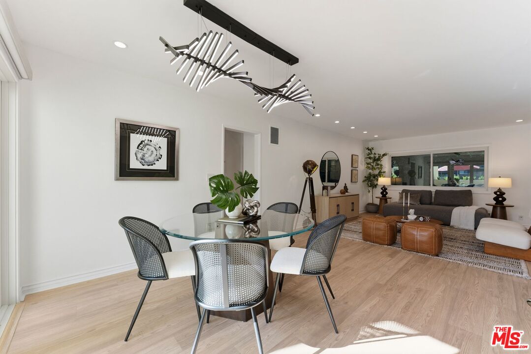 1233 N Laurel Ave Unit: 109