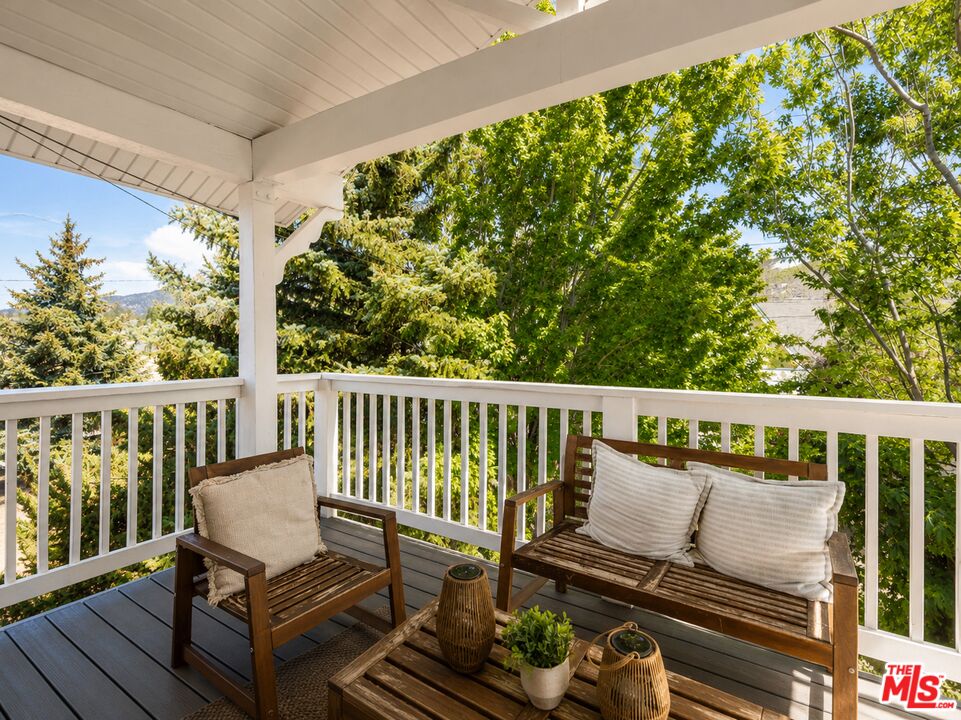 136 E Mountain View Blvd