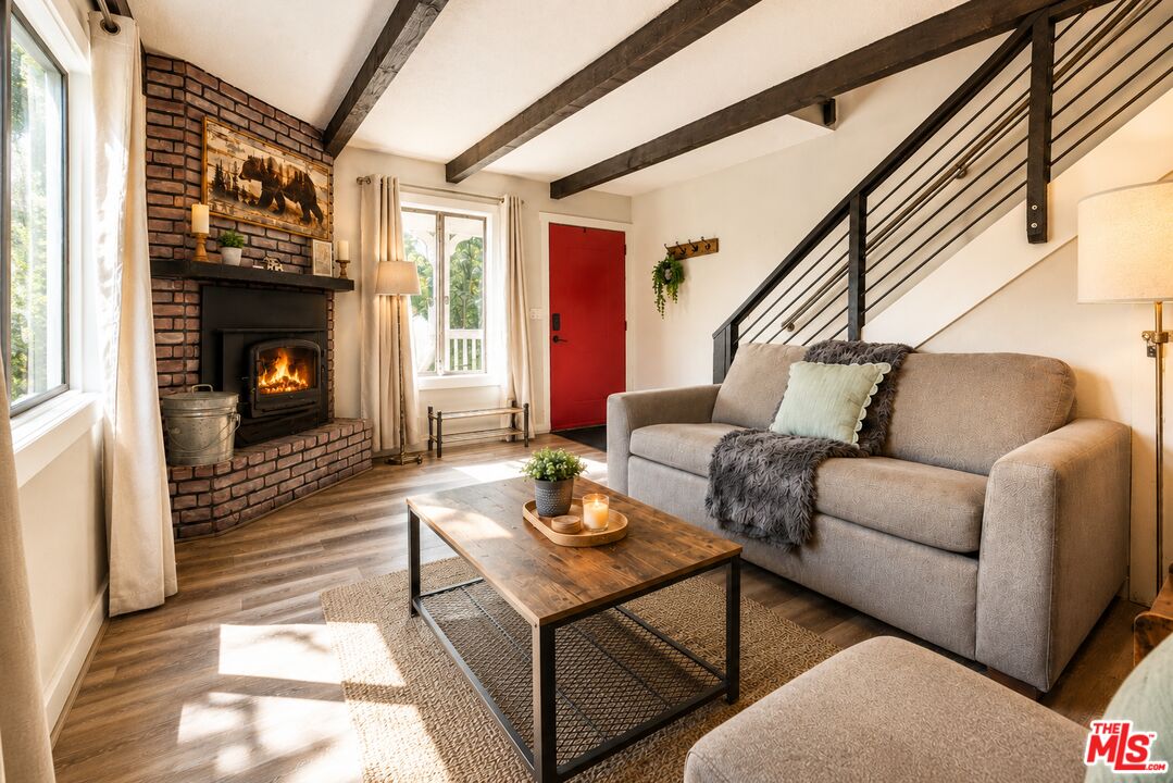 136 E Mountain View Blvd