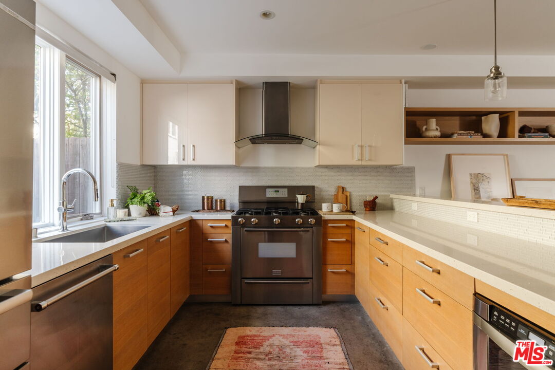 811 19th St Unit: 2