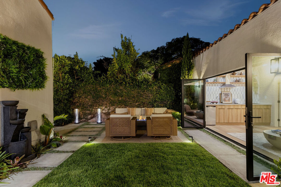 817 Masselin Ave
