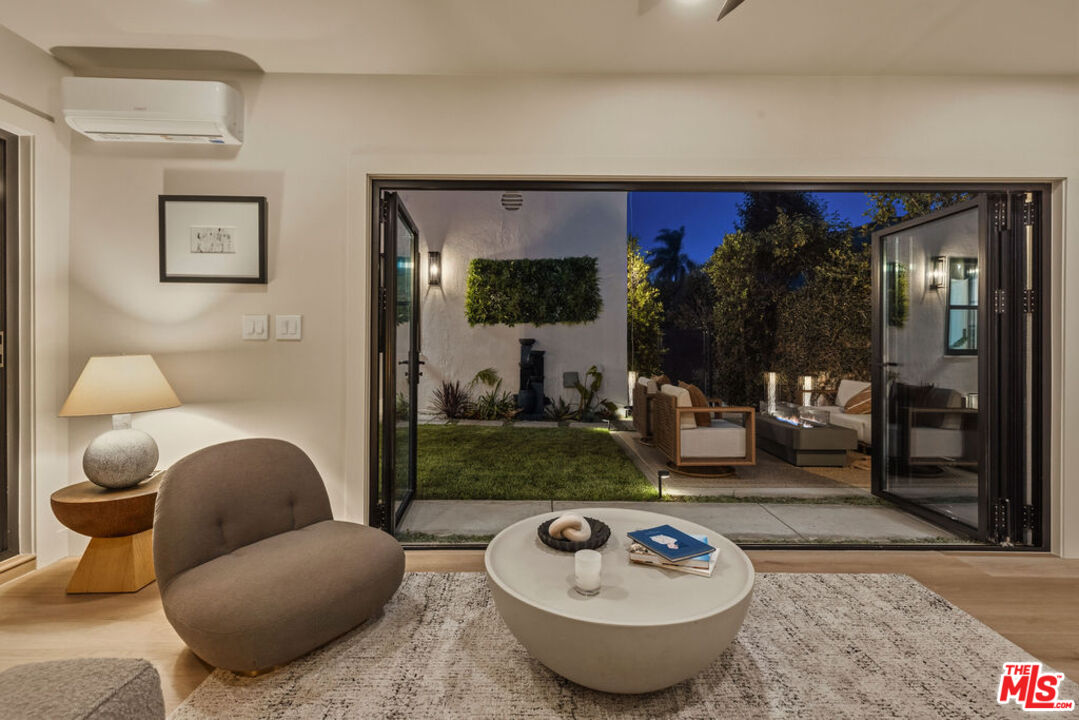 817 Masselin Ave