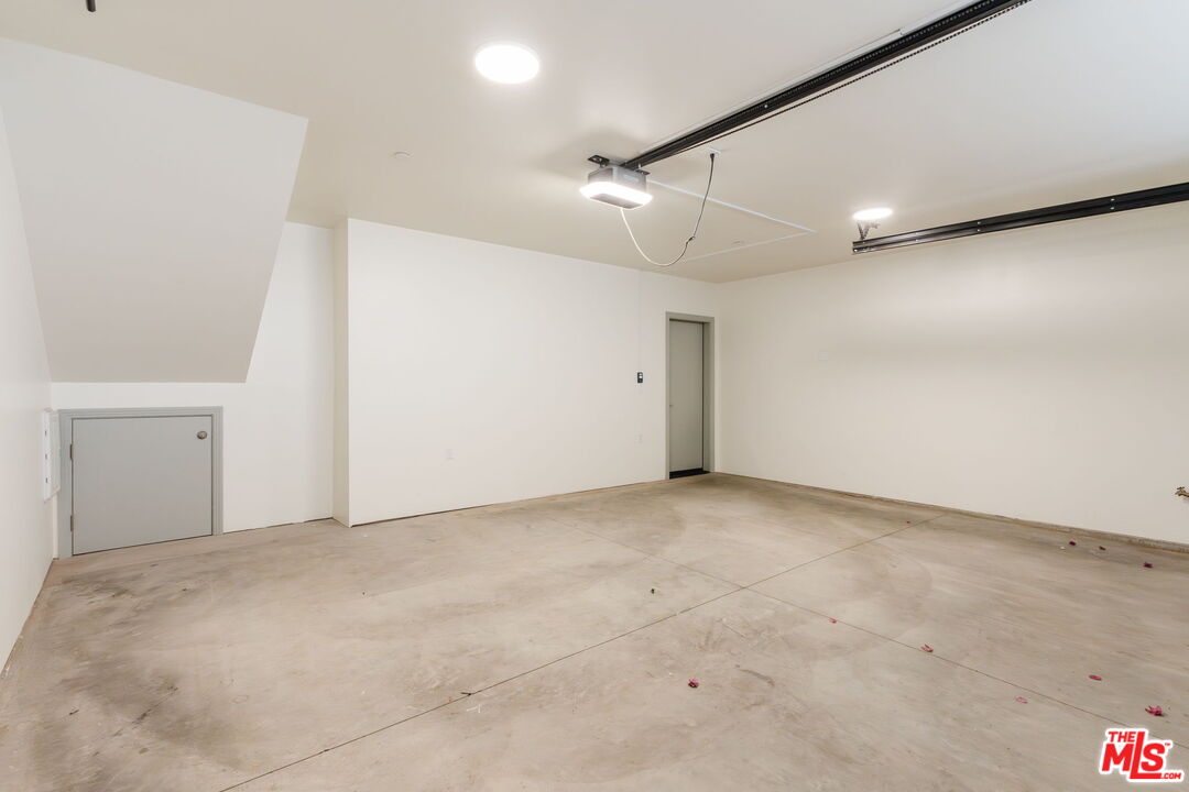 1051 N Spaulding Ave