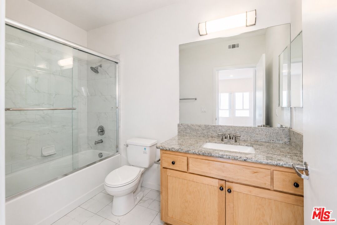 12132 Hart St Unit: 301