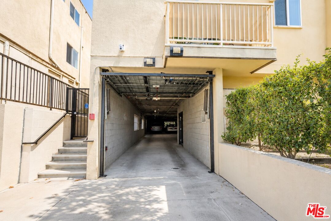12132 Hart St Unit: 301