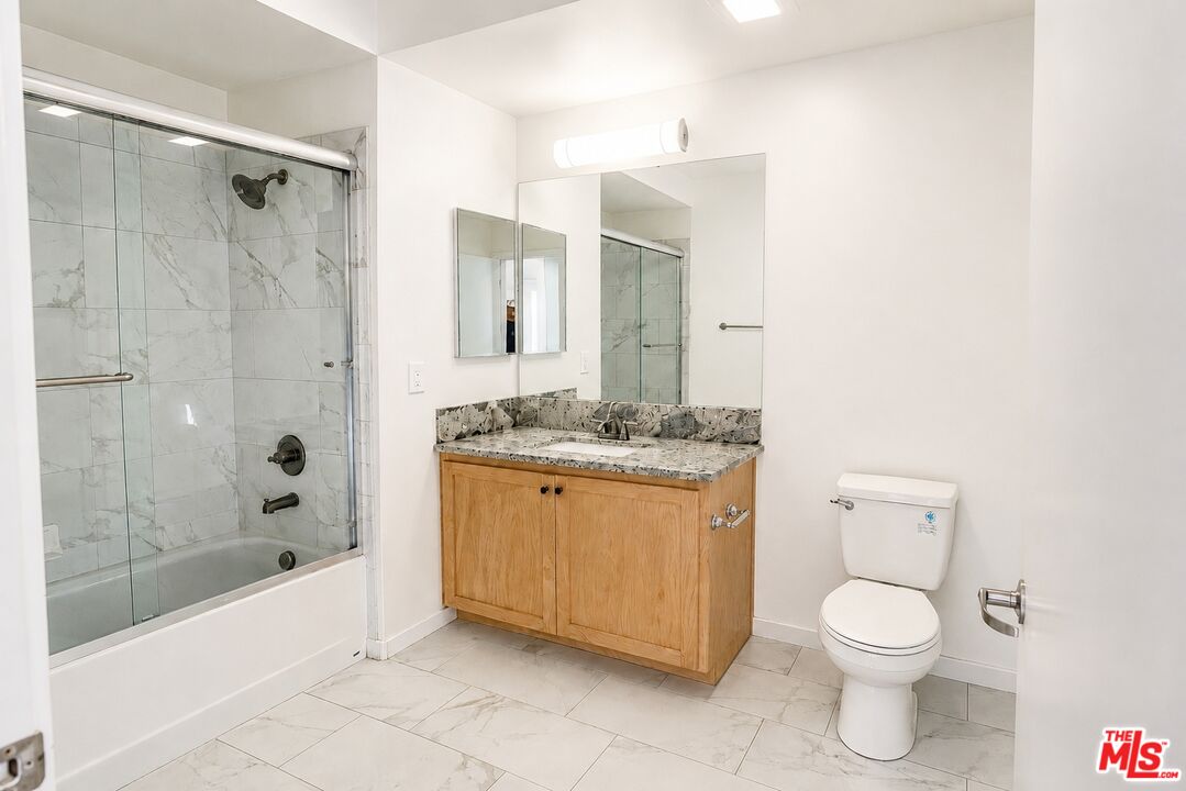 12132 Hart St Unit: 301