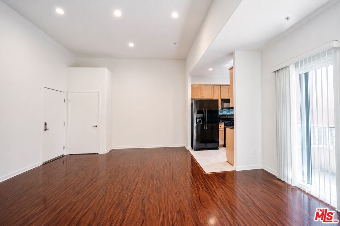 12132 Hart St Unit: 301