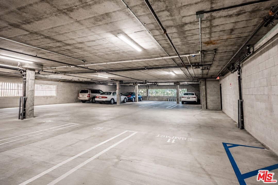 12132 Hart St Unit: 301