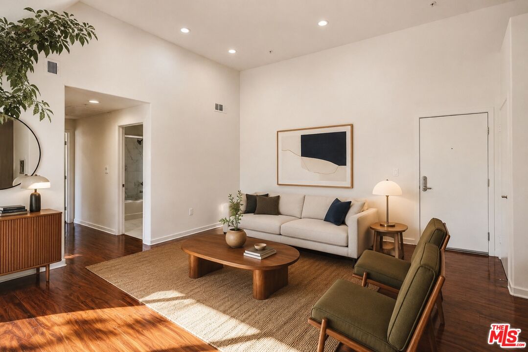 12132 Hart St Unit: 301