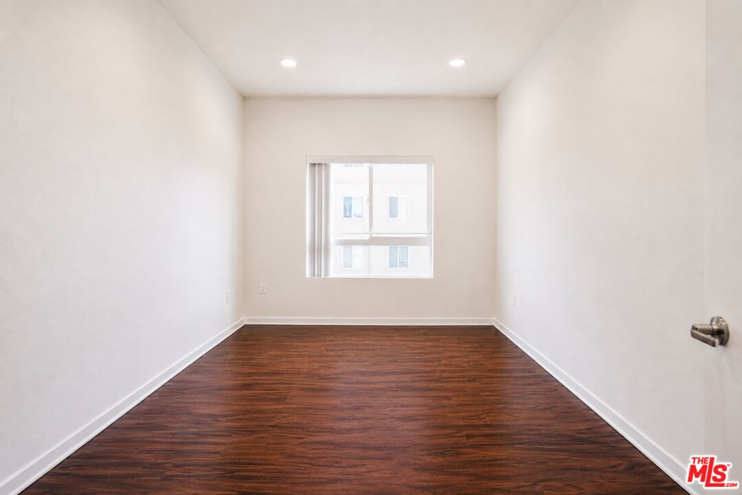 12132 Hart St Unit: 301
