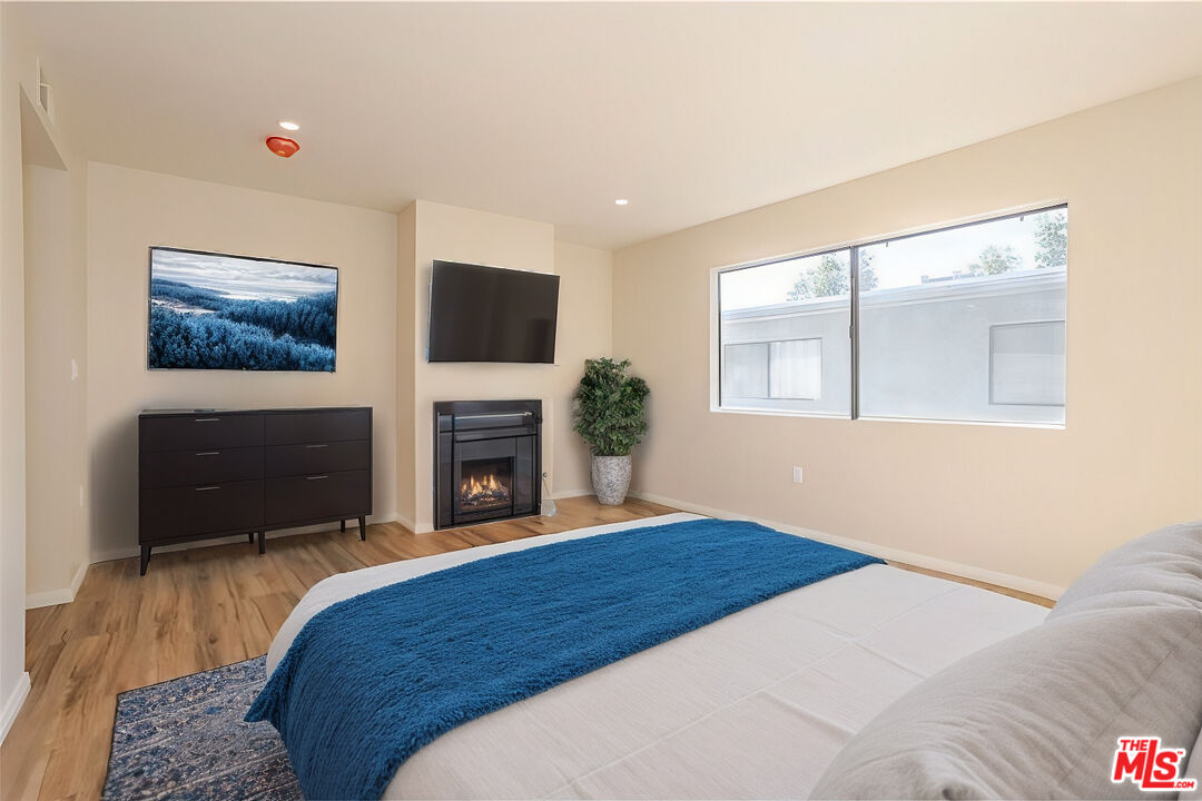 9140 Burnet Ave Unit: 15