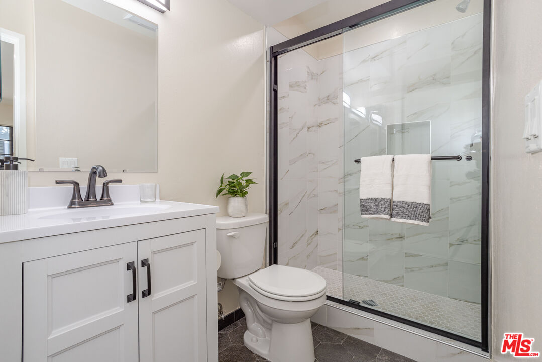 9140 Burnet Ave Unit: 15