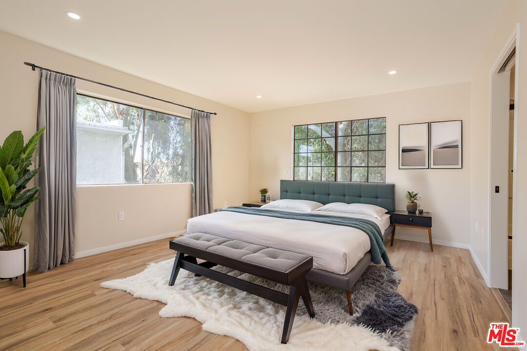 9140 Burnet Ave Unit: 15