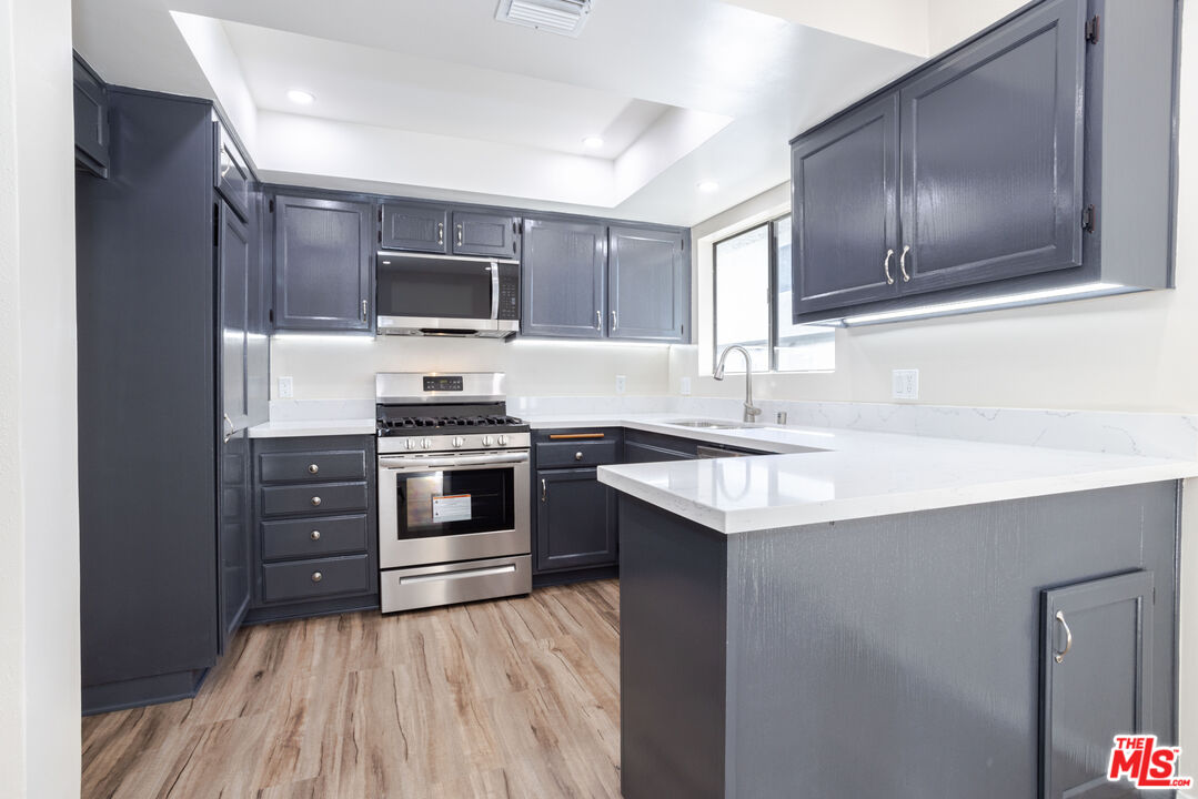 9140 Burnet Ave Unit: 15