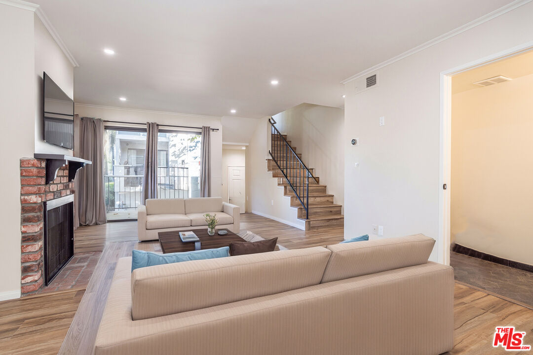 9140 Burnet Ave Unit: 15