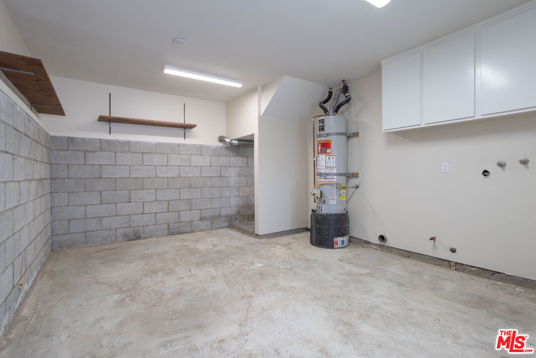 9140 Burnet Ave Unit: 15