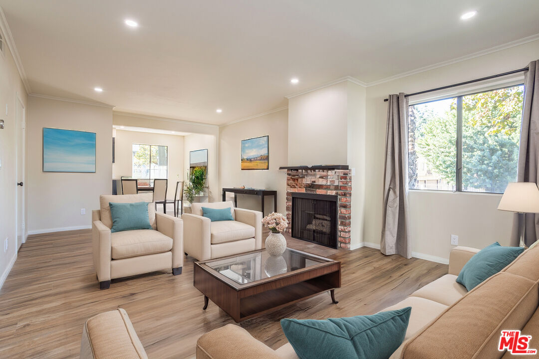 9140 Burnet Ave Unit: 15