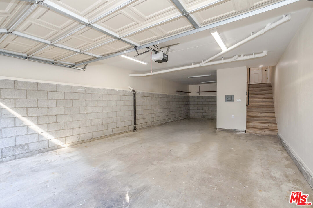 9140 Burnet Ave Unit: 15