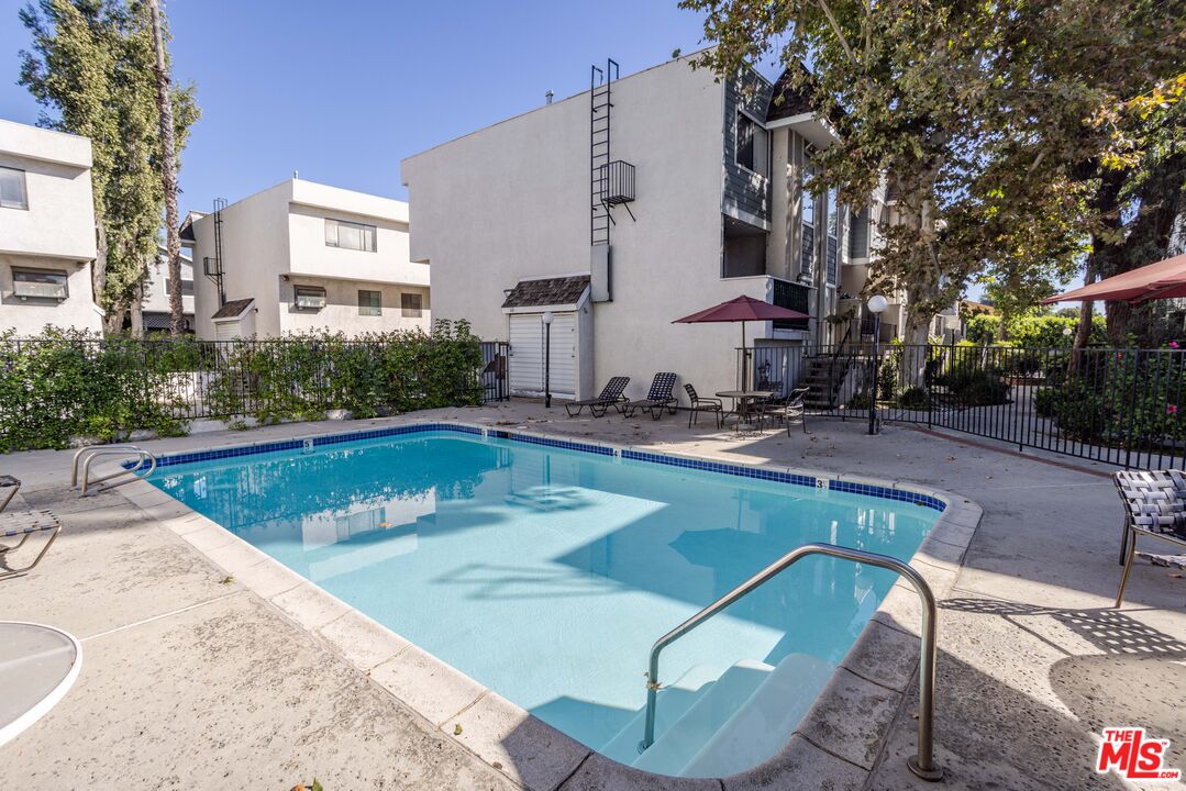 9140 Burnet Ave Unit: 15