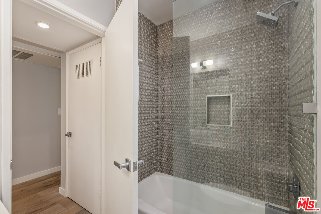1045 N Kings Rd Unit: 107