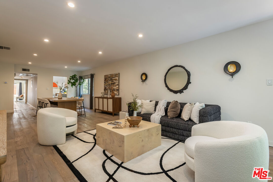 1045 N Kings Rd Unit: 107