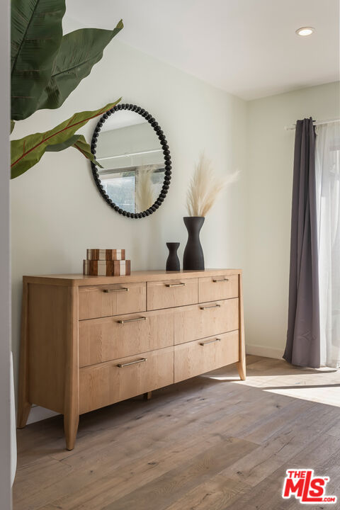 1045 N Kings Rd Unit: 107