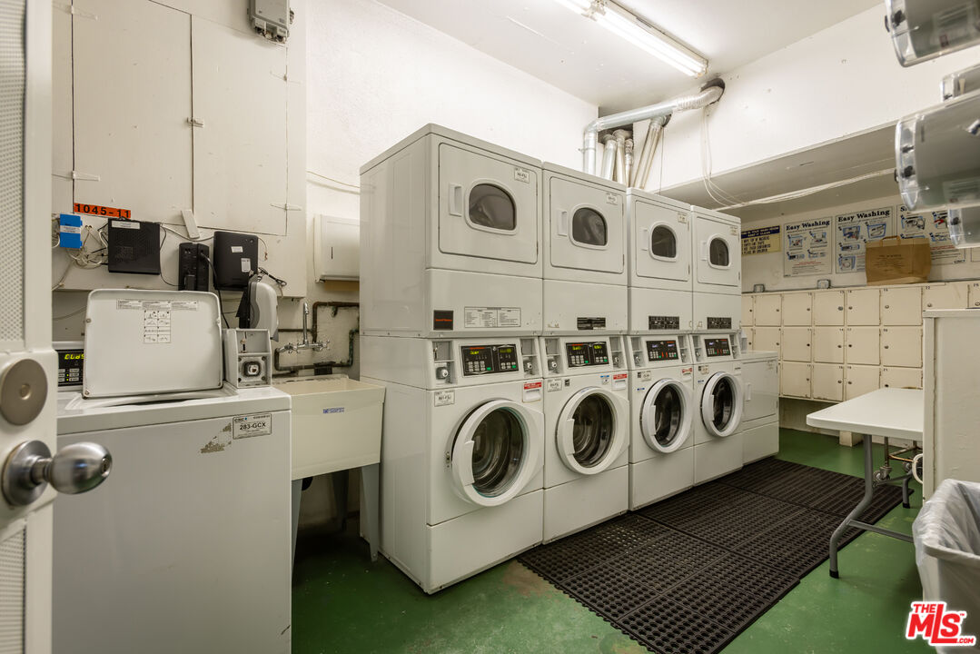 1045 N Kings Rd Unit: 107