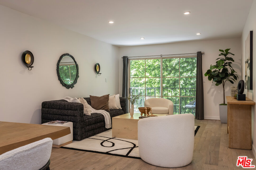1045 N Kings Rd Unit: 107