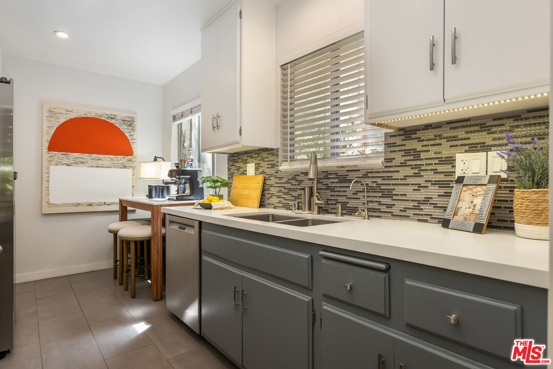 1045 N Kings Rd Unit: 107