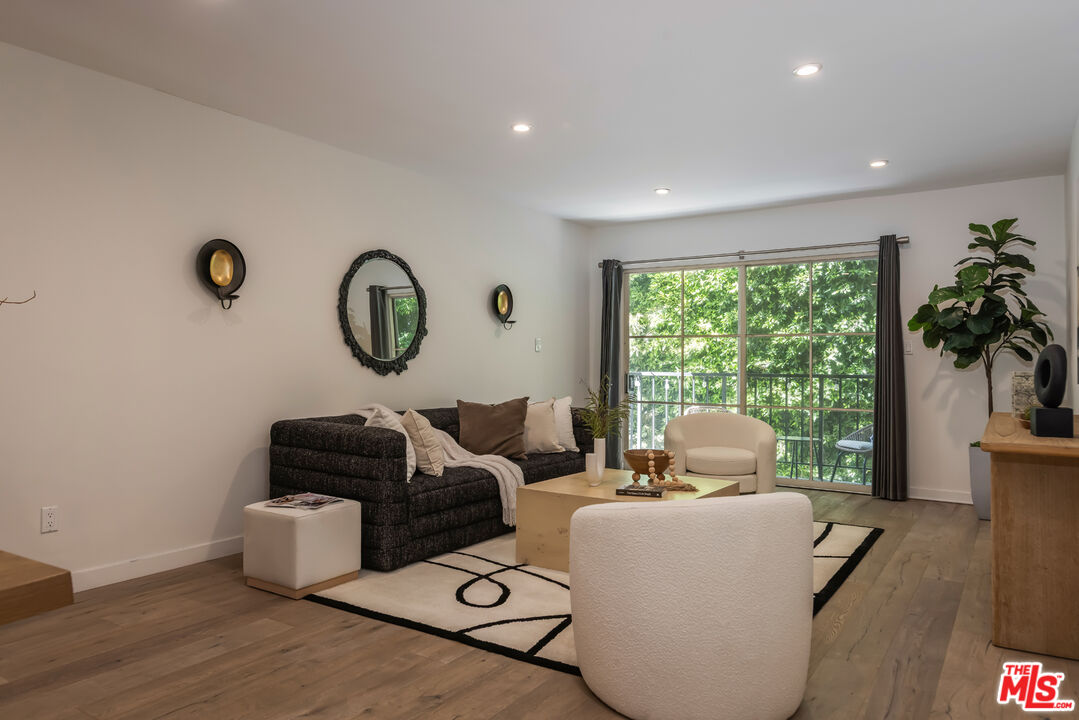 1045 N Kings Rd Unit: 107