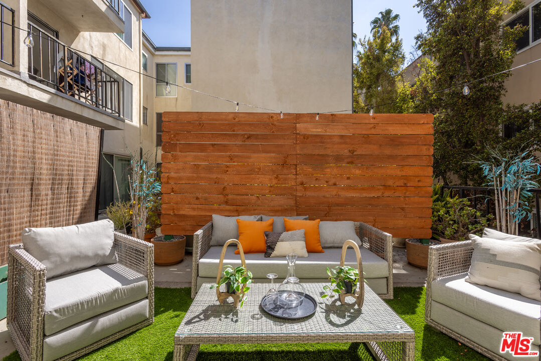 1045 N Kings Rd Unit: 107