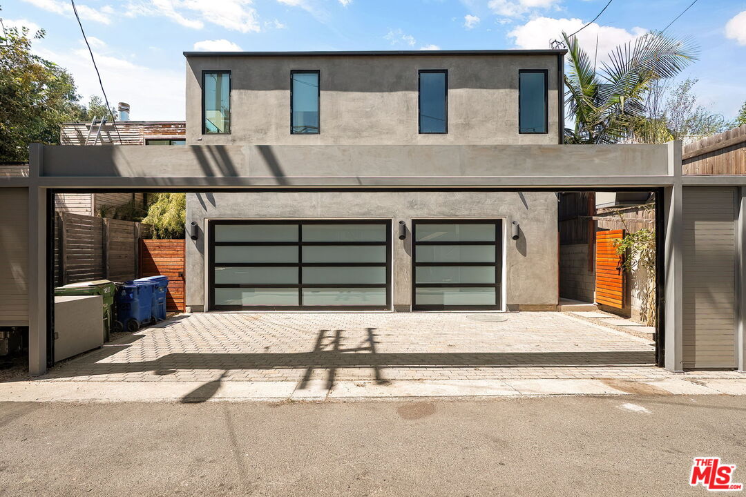 738 Palms Blvd