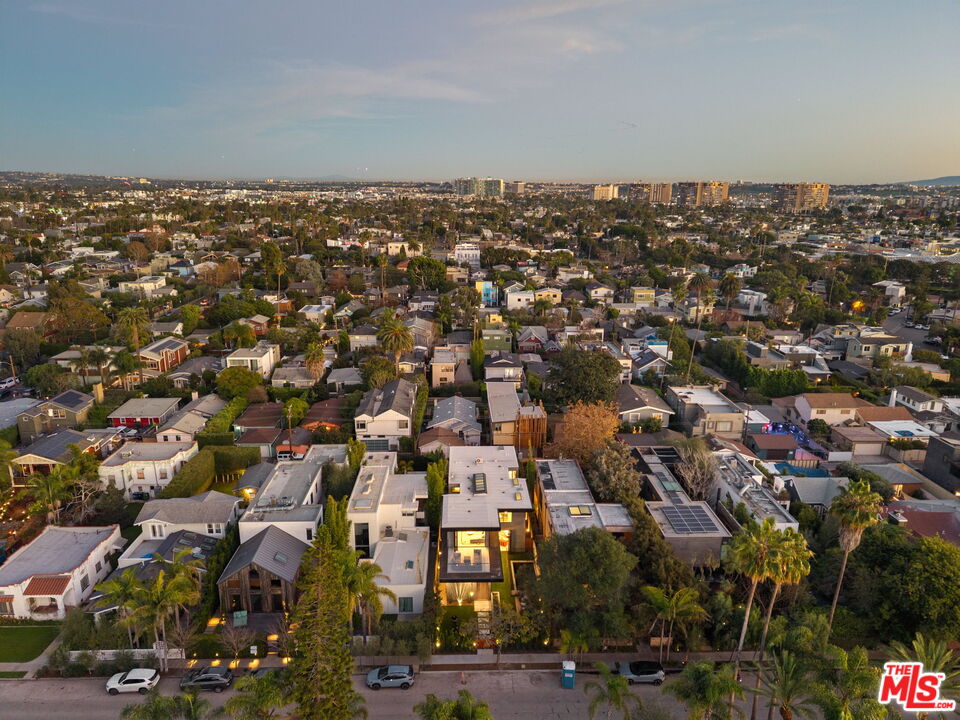 738 Palms Blvd