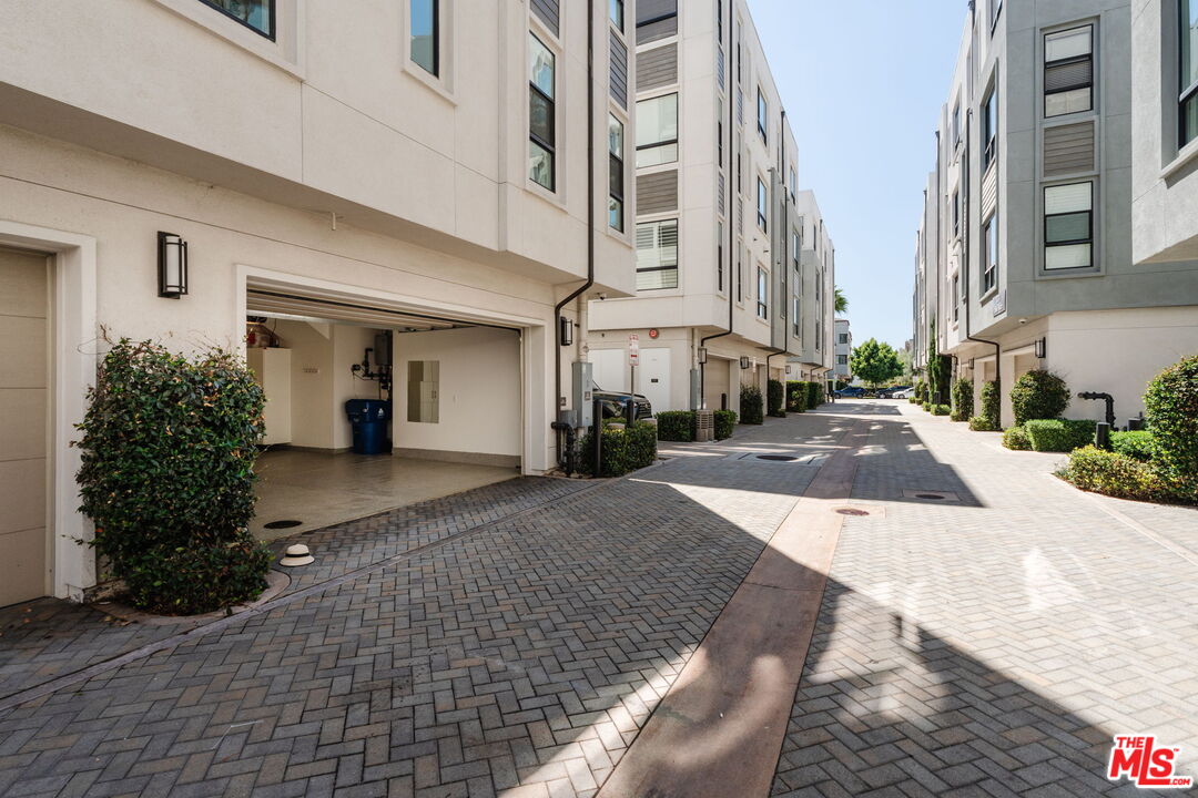 12765 Bluff Creek Dr Unit: 1