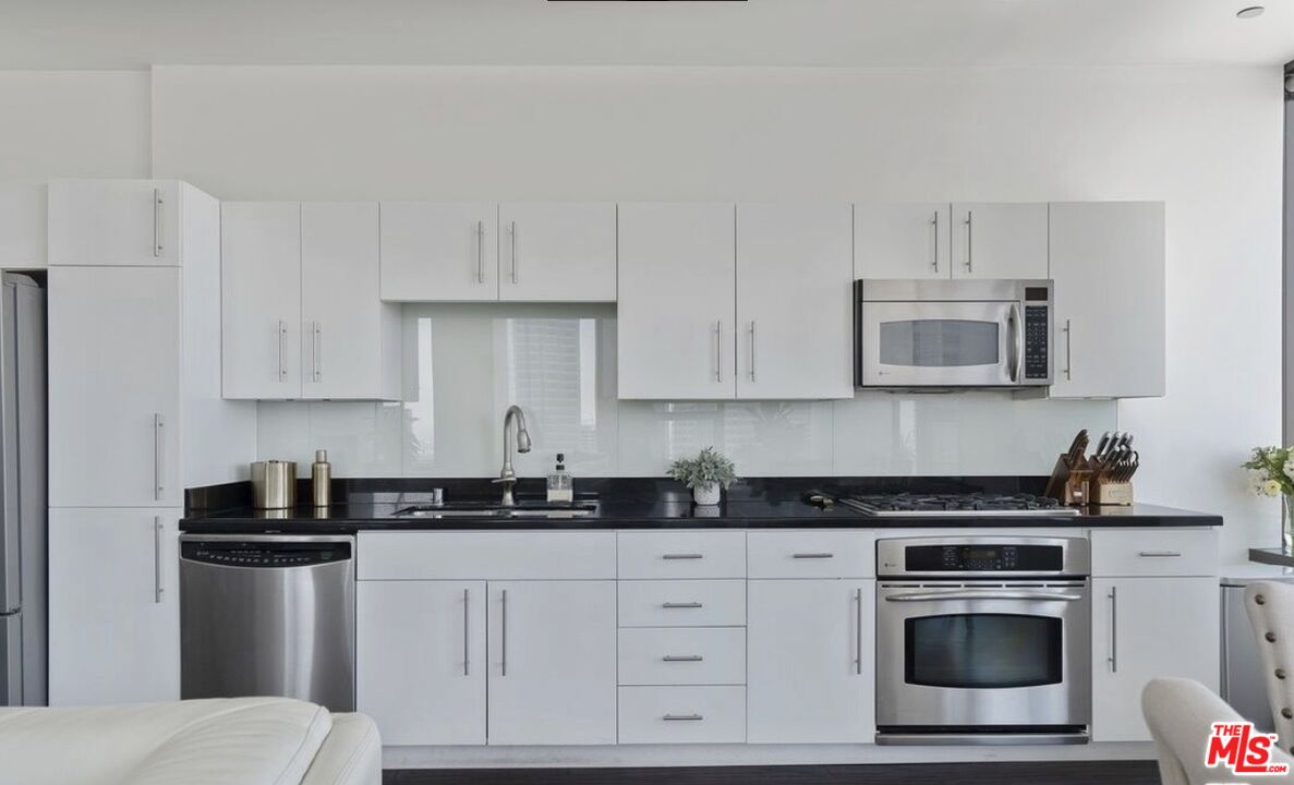 1100 Wilshire Blvd Unit: 2806